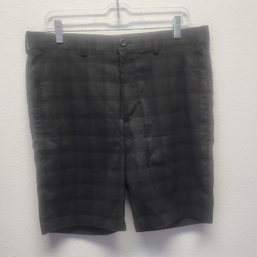 Izod Men's Dark Plaid Shorts